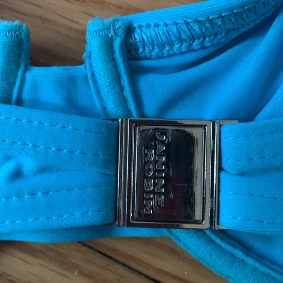 Janine Robin bikini - Picture 7 of 7